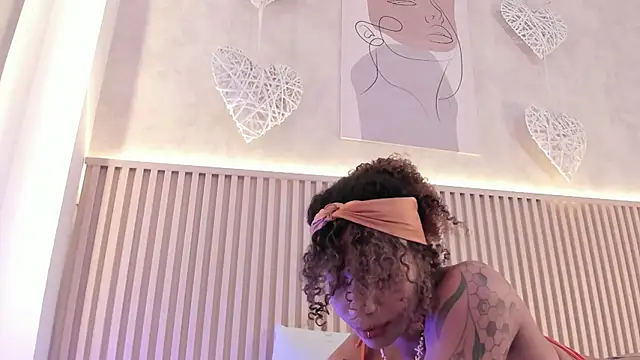 daiana curly online show from 10/27/25, 07:51