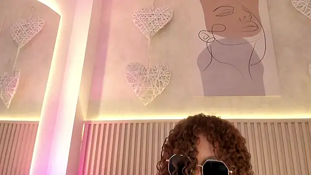 daiana curly online show from 06/25/26, 08:24