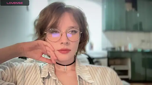 Snapshot of ms_christiana chatting on 11/19/25, 01:38 ms christiana online show from 11/19/25, 01:38