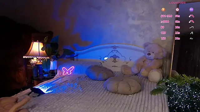 Snapshot of JulieHeets chatting on 01/03/25, 10:41 JulieHeets online show from 01/03/25, 10:41