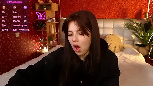 Snapshot of JulieHeets chatting on 03/21/25, 09:23 JulieHeets online show from 03/21/25, 09:23