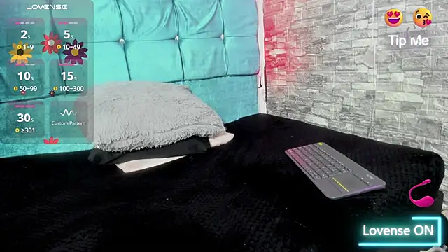 Cloee66 online show from 10/14/25, 01:56