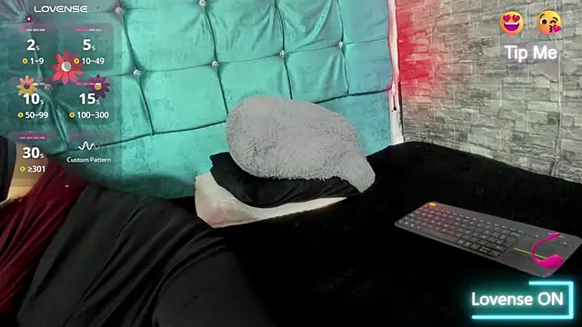 Cloee66 online show from 10/20/25, 01:44