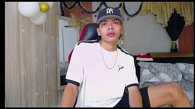 Snapshot of Harry_jhonsson chatting on 12/18/25, 01:00 Harry jhonsson online show from 12/18/25, 01:00