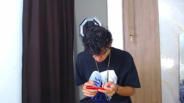 Snapshot of Harry_jhonsson chatting on 04/13/26, 12:27 Harry jhonsson online show from 04/13/26, 12:27