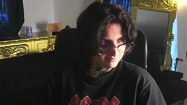 dantecoppolaa  online show from 01/06/25, 07:35