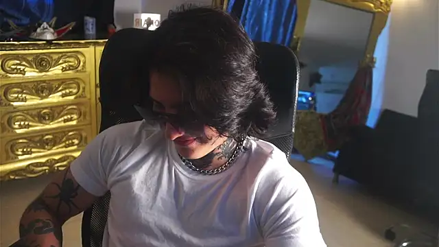 dantecoppolaa  online show from 02/02/25, 03:39