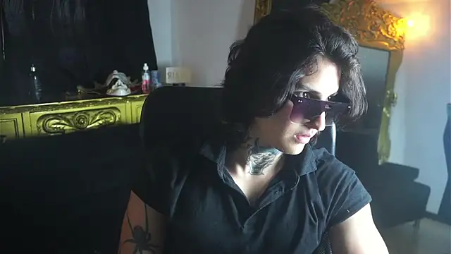 dantecoppolaa  online show from 02/11/25, 09:46