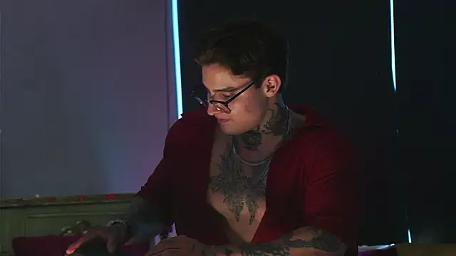 dantecoppolaa  online show from 10/18/25, 08:53