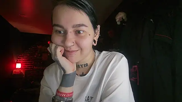 Snapshot of MoorderxDoll chatting on 12/10/24, 09:11 MoorderxDoll online show from 12/10/24, 09:11