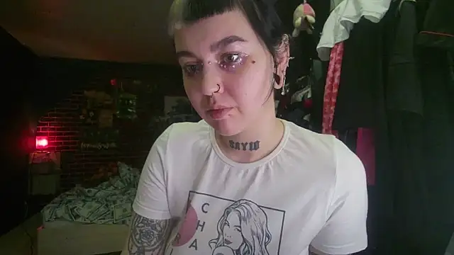 Snapshot of MoorderxDoll chatting on 01/05/25, 08:31 MoorderxDoll online show from 01/05/25, 08:31