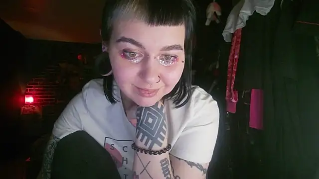 Snapshot of MoorderxDoll chatting on 01/05/25, 11:33 MoorderxDoll online show from 01/05/25, 11:33