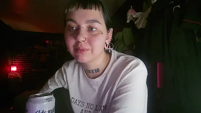 Snapshot of MoorderxDoll chatting on 01/07/25, 12:34 MoorderxDoll online show from 01/07/25, 12:34