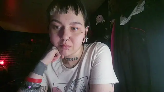 Snapshot of MoorderxDoll chatting on 02/02/25, 11:00 MoorderxDoll online show from 02/02/25, 11:00