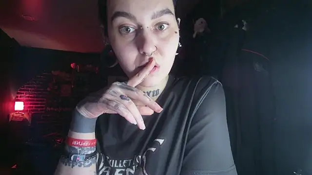 Snapshot of MoorderxDoll chatting on 02/15/25, 12:15 MoorderxDoll online show from 02/15/25, 12:15