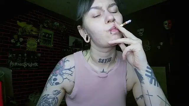 Snapshot of MoorderxDoll chatting on 04/19/26, 07:51 MoorderxDoll online show from 04/19/26, 07:51