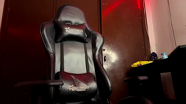 Snapshot of BanMeel01 chatting on 10/10/25, 08:24 BanMeel01 online show from 10/10/25, 08:24