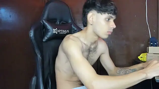 Snapshot of BanMeel01 chatting on 10/20/25, 12:44 BanMeel01 online show from 10/20/25, 12:44