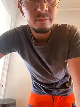 Snapshot of sunsylvain chatting on 10/20/25, 11:10 sunsylvain online show from 10/20/25, 11:10