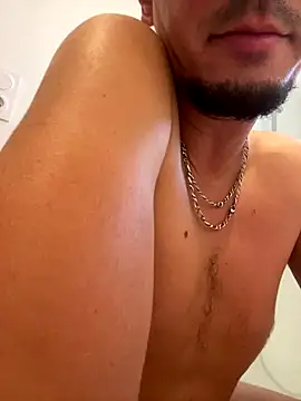 Snapshot of sunsylvain chatting on 10/25/25, 04:24 sunsylvain online show from 10/25/25, 04:24