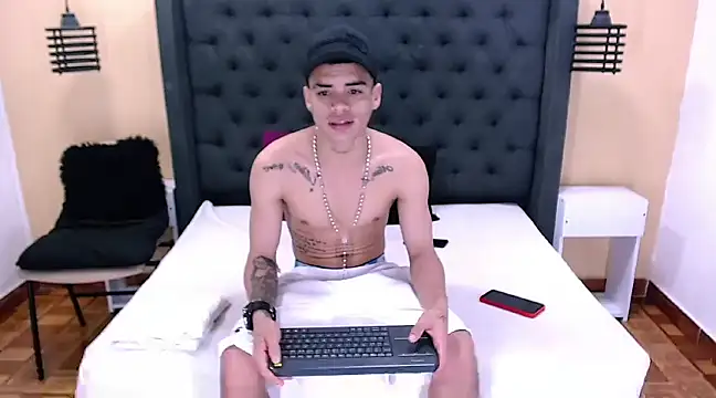 Snapshot of mailo_bronw chatting on 03/11/25, 08:31 mailo bronw online show from 03/11/25, 08:31