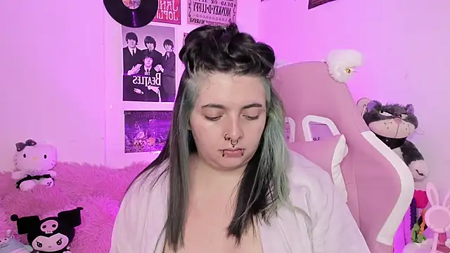 Snapshot of Sachi_Meow chatting on 12/16/25, 05:40 Sachi Meow online show from 12/16/25, 05:40