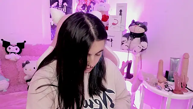 Snapshot of Sachi_Meow chatting on 12/21/25, 03:30 Sachi Meow online show from 12/21/25, 03:30