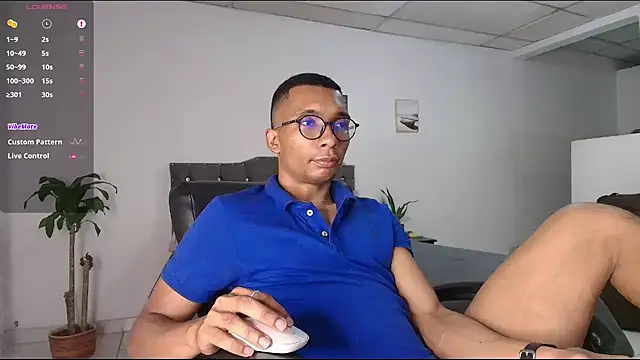 Snapshot of Aaronblack1_ chatting on 06/19/26, 12:48 Aaronblack1 online show from 06/19/26, 12:48