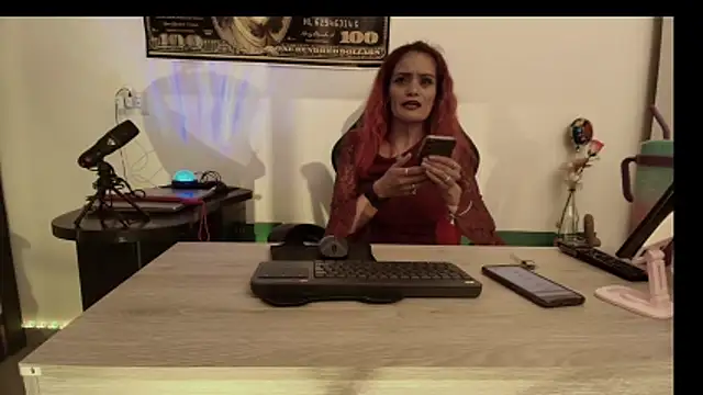 Snapshot of Julieta_Wall_ chatting on 04/07/26, 12:33 Julieta Wall online show from 04/07/26, 12:33