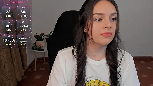 Snapshot of anaveleeez chatting on 12/12/24, 07:08 anaveleeez online show from 12/12/24, 07:08