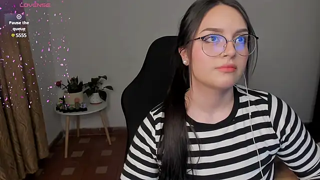 Snapshot of anaveleeez chatting on 01/14/25, 01:47 anaveleeez online show from 01/14/25, 01:47