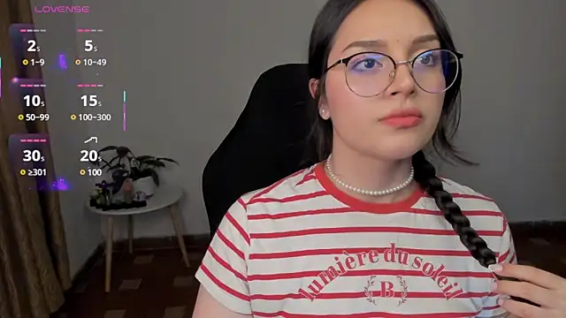 Snapshot of anaveleeez chatting on 02/13/25, 01:40 anaveleeez online show from 02/13/25, 01:40