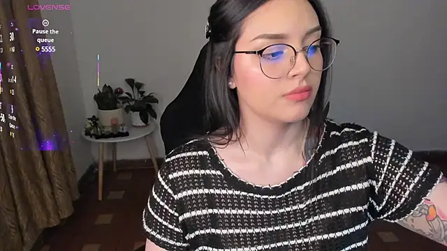 Snapshot of anaveleeez chatting on 02/26/25, 06:15 anaveleeez online show from 02/26/25, 06:15