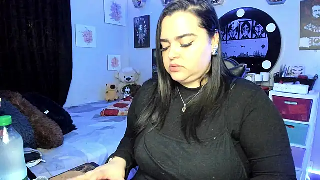 Snapshot of Luise_Meyrink chatting on 11/09/25, 02:21 Luise Meyrink online show from 11/09/25, 02:21