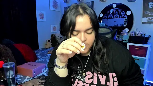 Snapshot of Luise_Meyrink chatting on 11/21/25, 03:05 Luise Meyrink online show from 11/21/25, 03:05