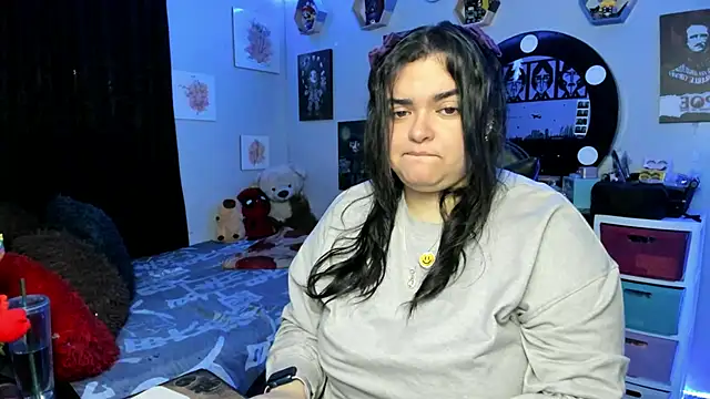 Snapshot of Luise_Meyrink chatting on 12/05/25, 03:48 Luise Meyrink online show from 12/05/25, 03:48