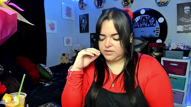 Snapshot of Luise_Meyrink chatting on 12/14/25, 02:39 Luise Meyrink online show from 12/14/25, 02:39