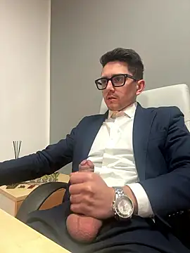 Snapshot of masterboss_ chatting on 01/15/26, 01:05 masterboss online show from 01/15/26, 01:05