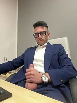 Snapshot of masterboss_ chatting on 03/10/26, 12:43 masterboss online show from 03/10/26, 12:43