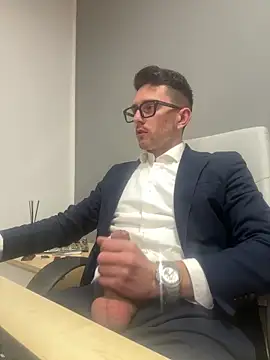 Snapshot of masterboss_ chatting on 03/16/26, 12:42 masterboss online show from 03/16/26, 12:42