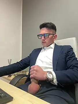 Snapshot of masterboss_ chatting on 03/31/26, 11:54 masterboss online show from 03/31/26, 11:54