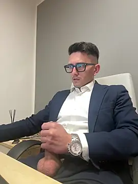 Snapshot of masterboss_ chatting on 04/01/26, 12:06 masterboss online show from 04/01/26, 12:06