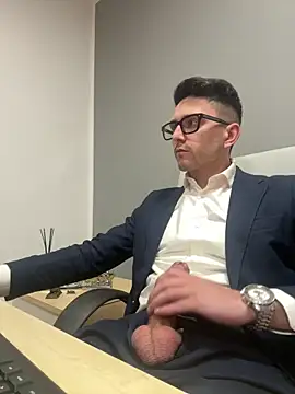 Snapshot of masterboss_ chatting on 04/03/26, 12:03 masterboss online show from 04/03/26, 12:03