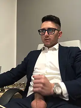 Snapshot of masterboss_ chatting on 04/14/26, 11:38 masterboss online show from 04/14/26, 11:38