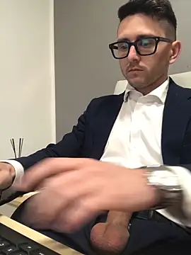 Snapshot of masterboss_ chatting on 04/17/26, 11:57 masterboss online show from 04/17/26, 11:57