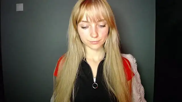 LuciaYoung online show from 09/27/25, 07:19