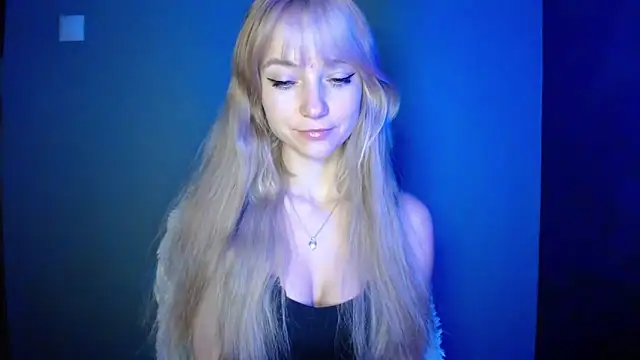 LuciaYoung online show from 10/04/25, 05:49