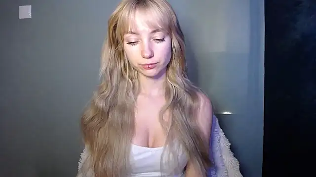 LuciaYoung online show from 11/07/25, 07:30