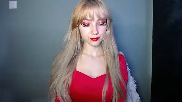 LuciaYoung online show from 11/19/25, 07:41