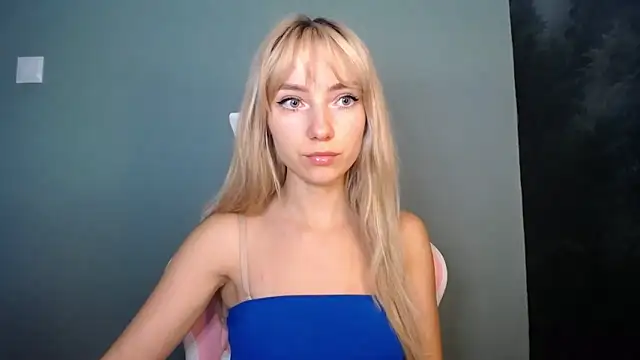 Snapshot of LuciaYoung chatting on 06/15/26, 12:29 LuciaYoung online show from 06/15/26, 12:29